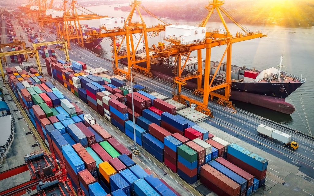 Container lạnh là loại container chuyên dụng có khả năng duy trì nhiệt độ và độ ẩm ổn định, tạo môi trường lý tưởng để bảo quản trái cây.
